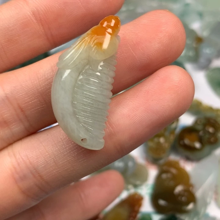 金***料翡翠未镶嵌颈饰翡翠