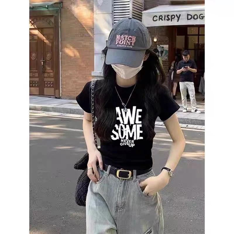夏日多巴胺穿搭短款辣妹上衣设计感小众t恤女短袖正肩黑色洋气ins