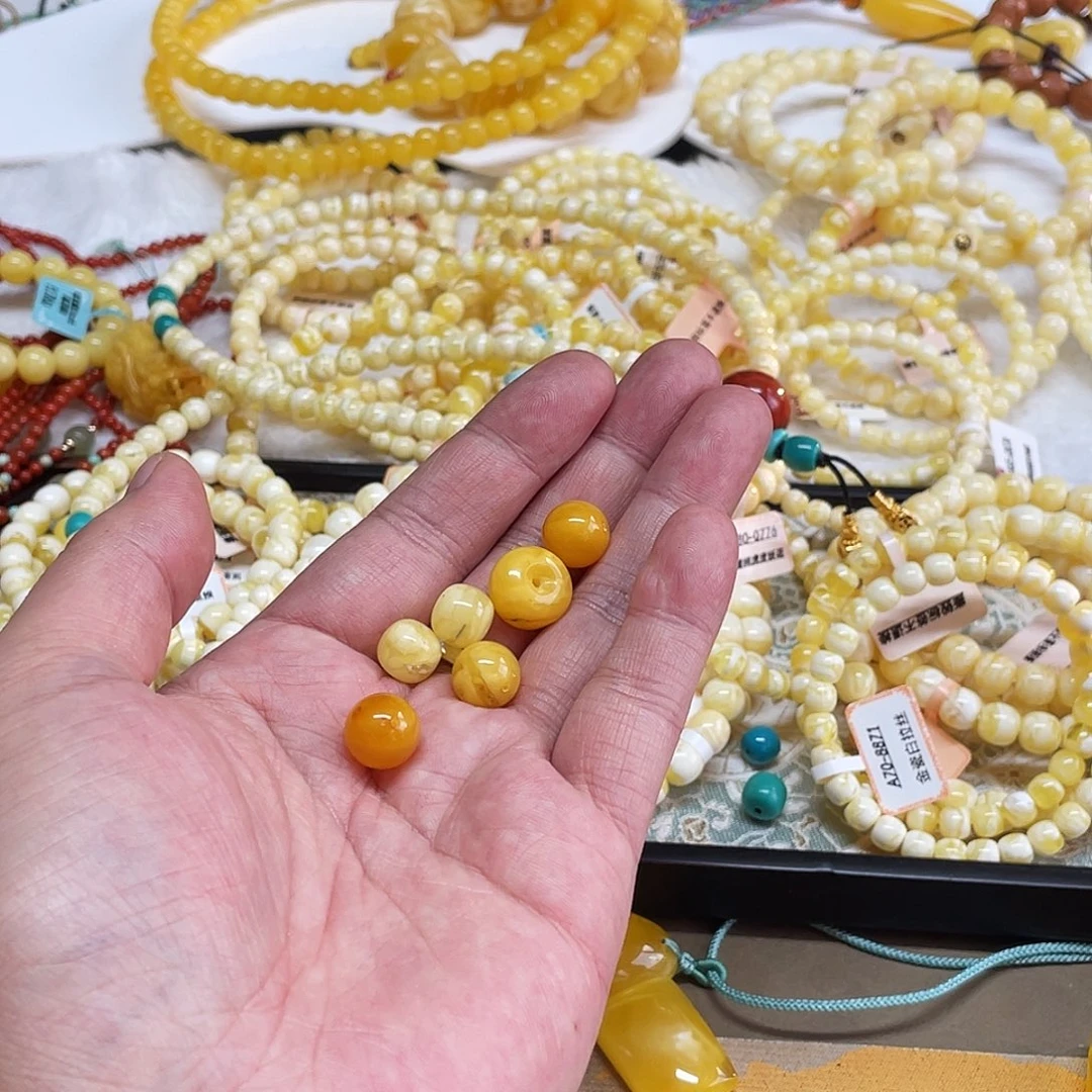 佳***蜜蜡未镶嵌手串一堆珠子瑕疵