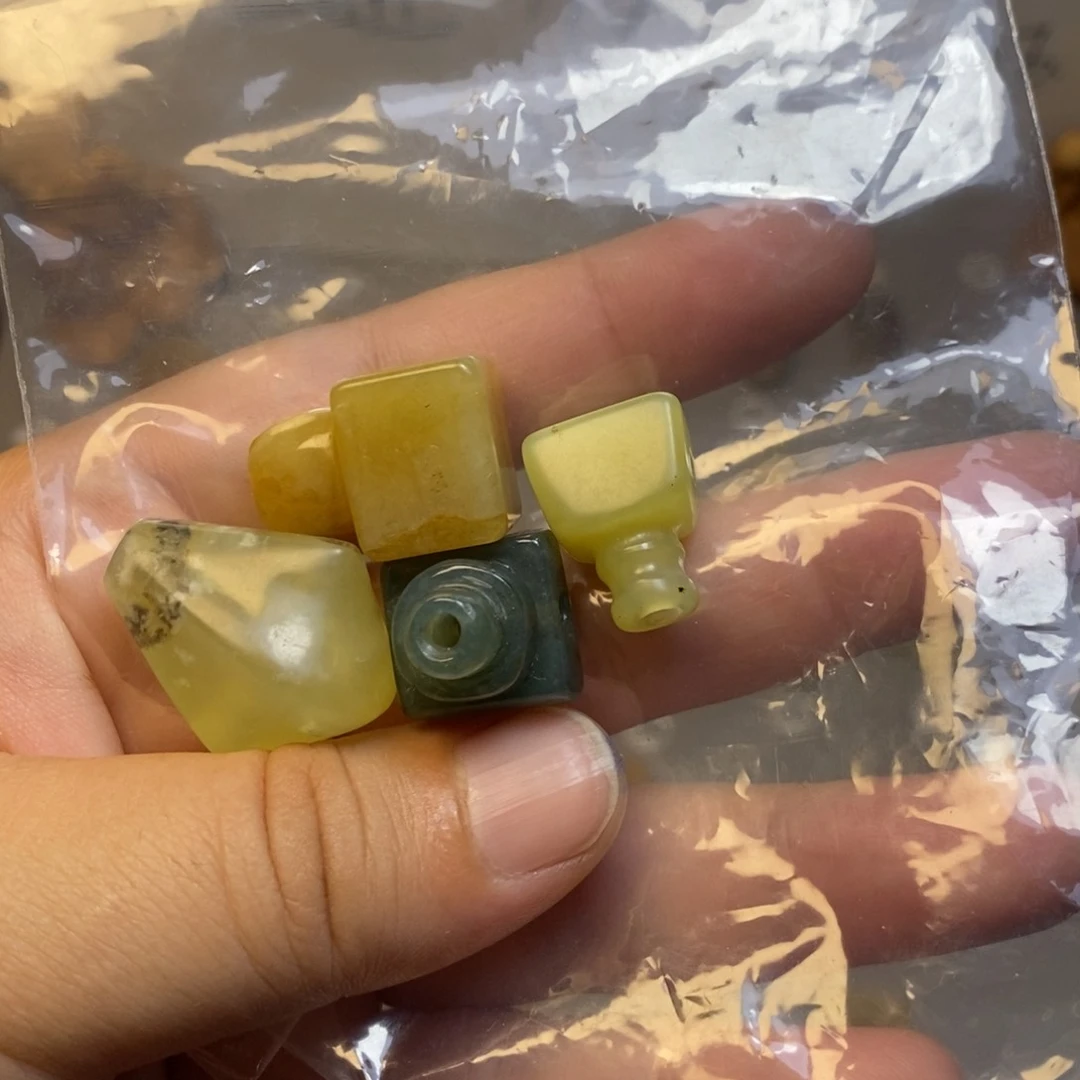 【闪购商品】蛇纹石玉未镶嵌配珠鱼*