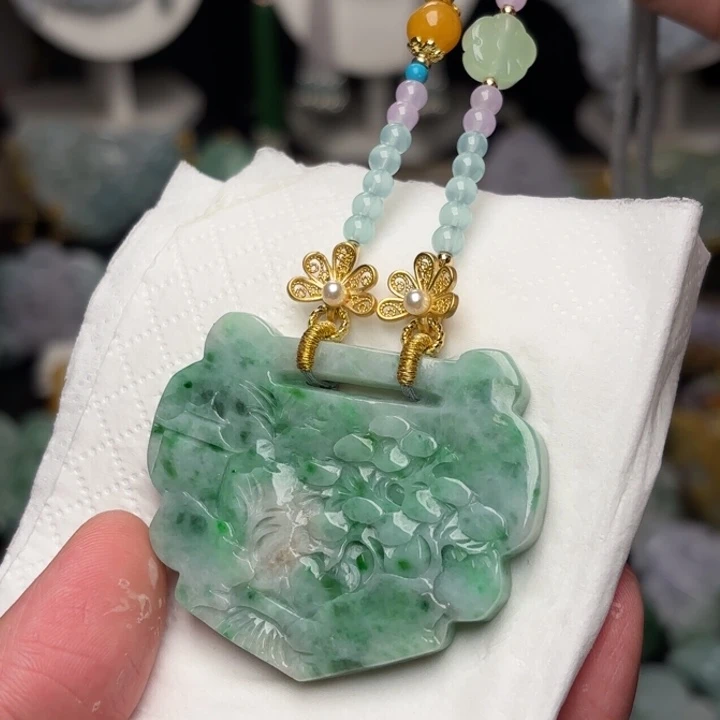 翡翠未镶嵌颈饰吊坠