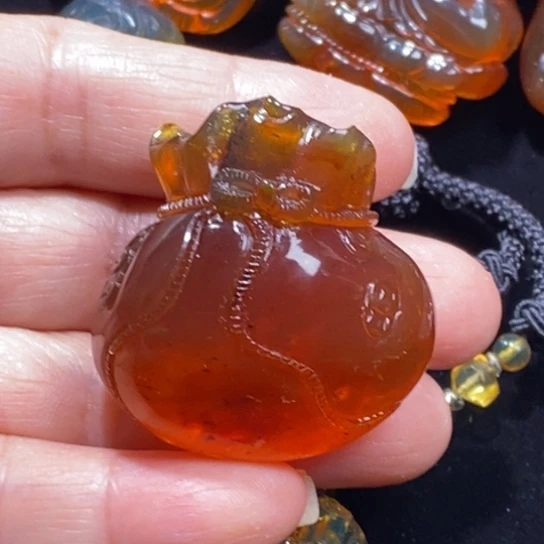 琥珀未镶嵌裸石钱袋子16.5克