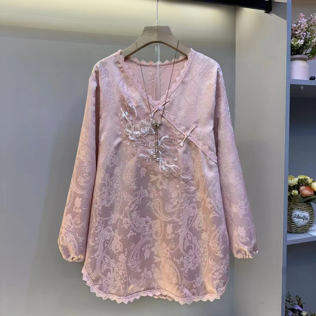 2025秋新款V领新中式立体花盘扣洋气大衫