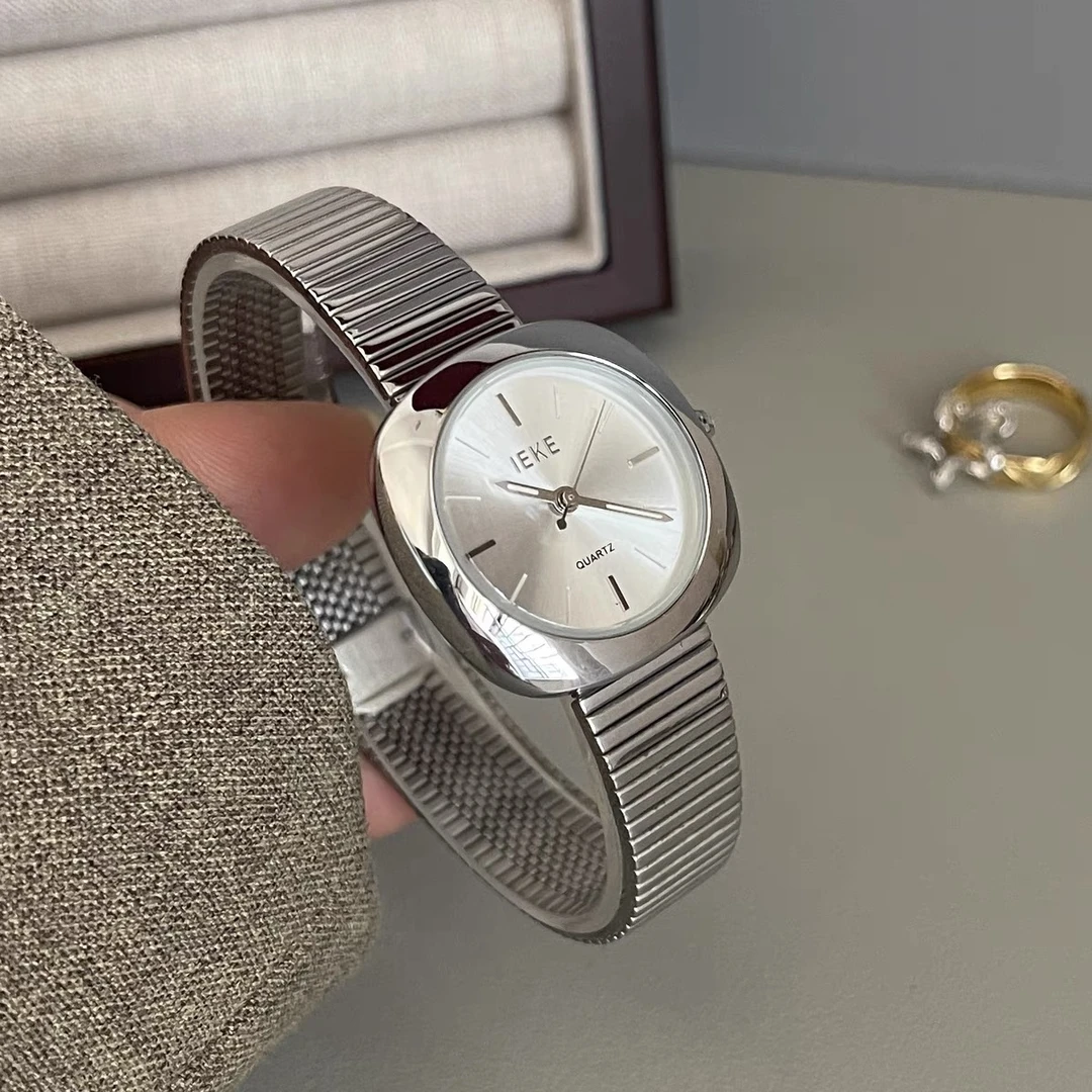小众轻奢简约女士手表新款高级感小银表潮流时尚女表腕表石英表