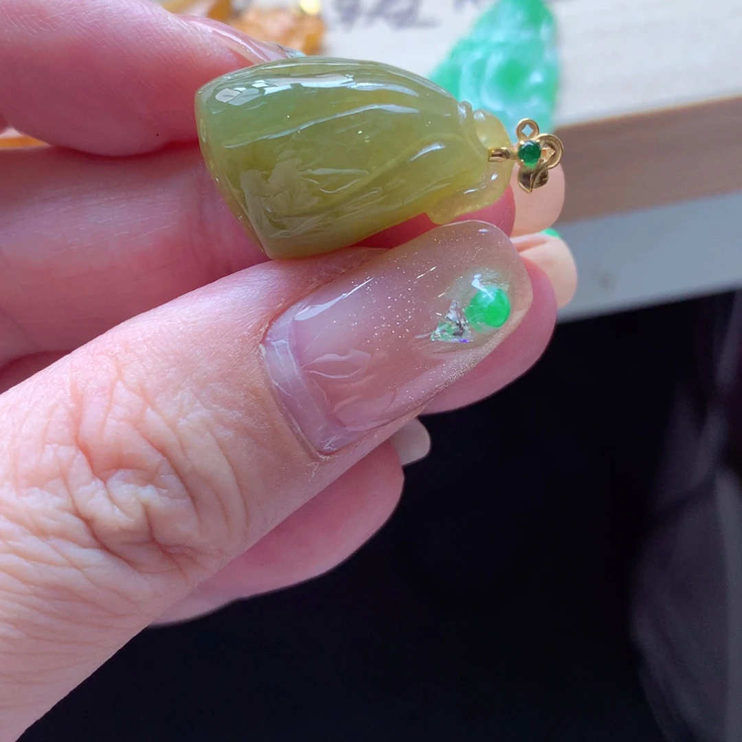 翡翠18K金镶嵌颈饰