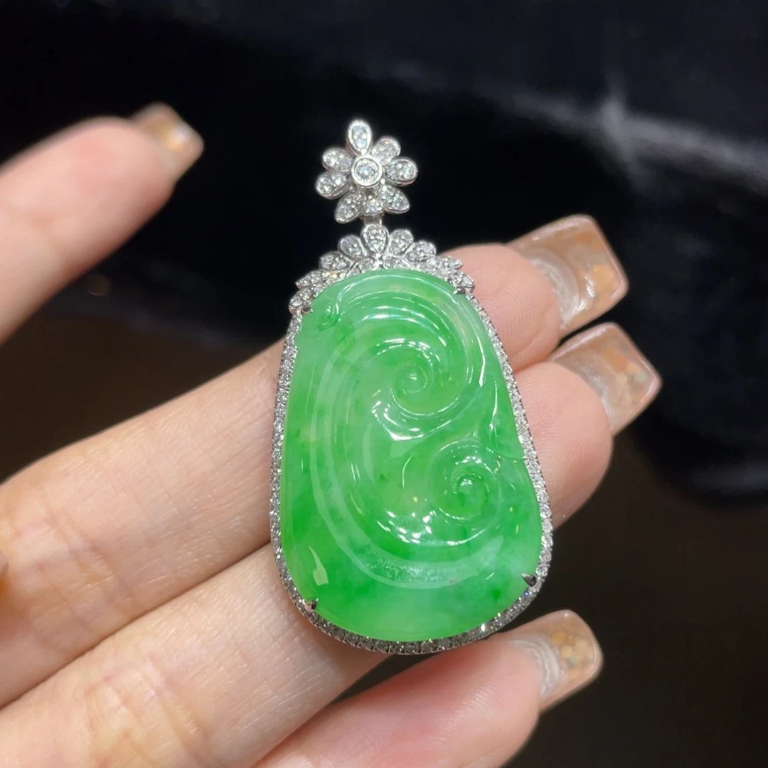 翡翠颈饰18K金镶嵌天然缅甸翡翠