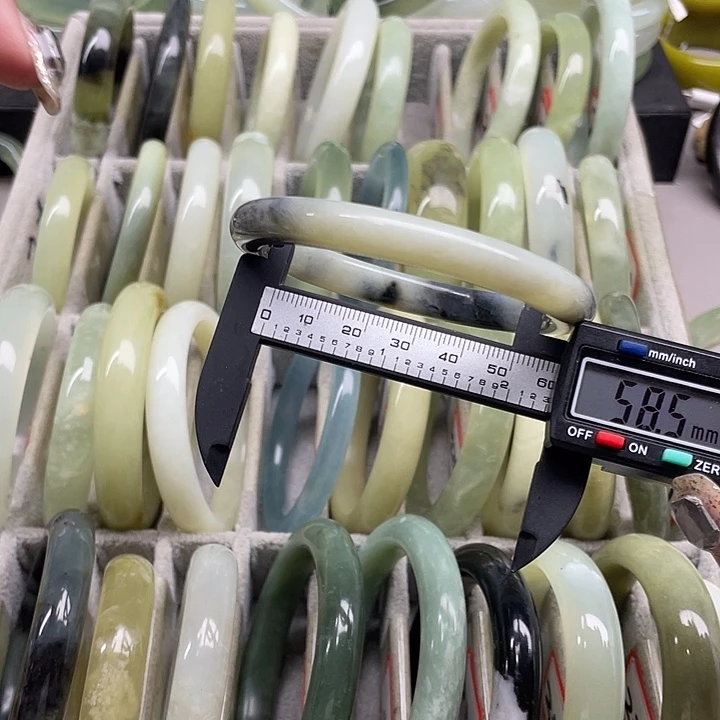 蛇纹石玉未镶嵌手镯204