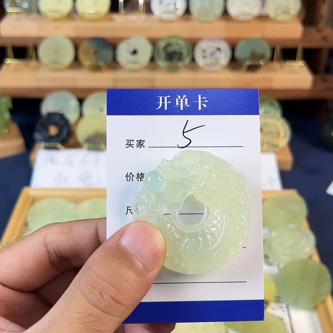 仁***静蛇纹石玉未镶嵌颈饰