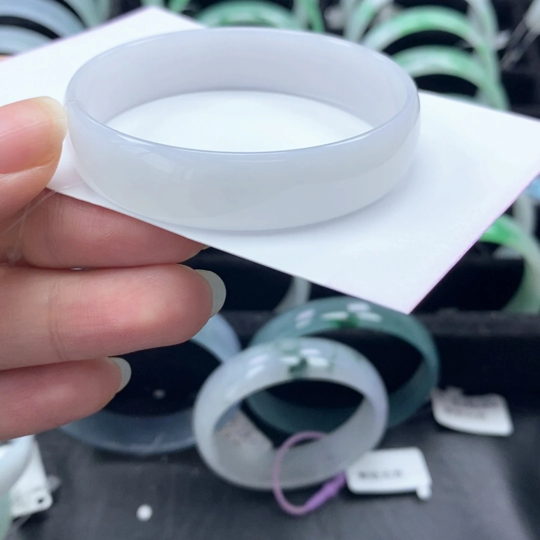 翡翠手镯未镶嵌公主