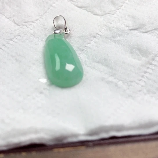 翡翠颈饰未镶嵌芸*?吊坠