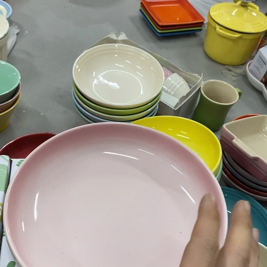 陶瓷轻虹粉色盘子