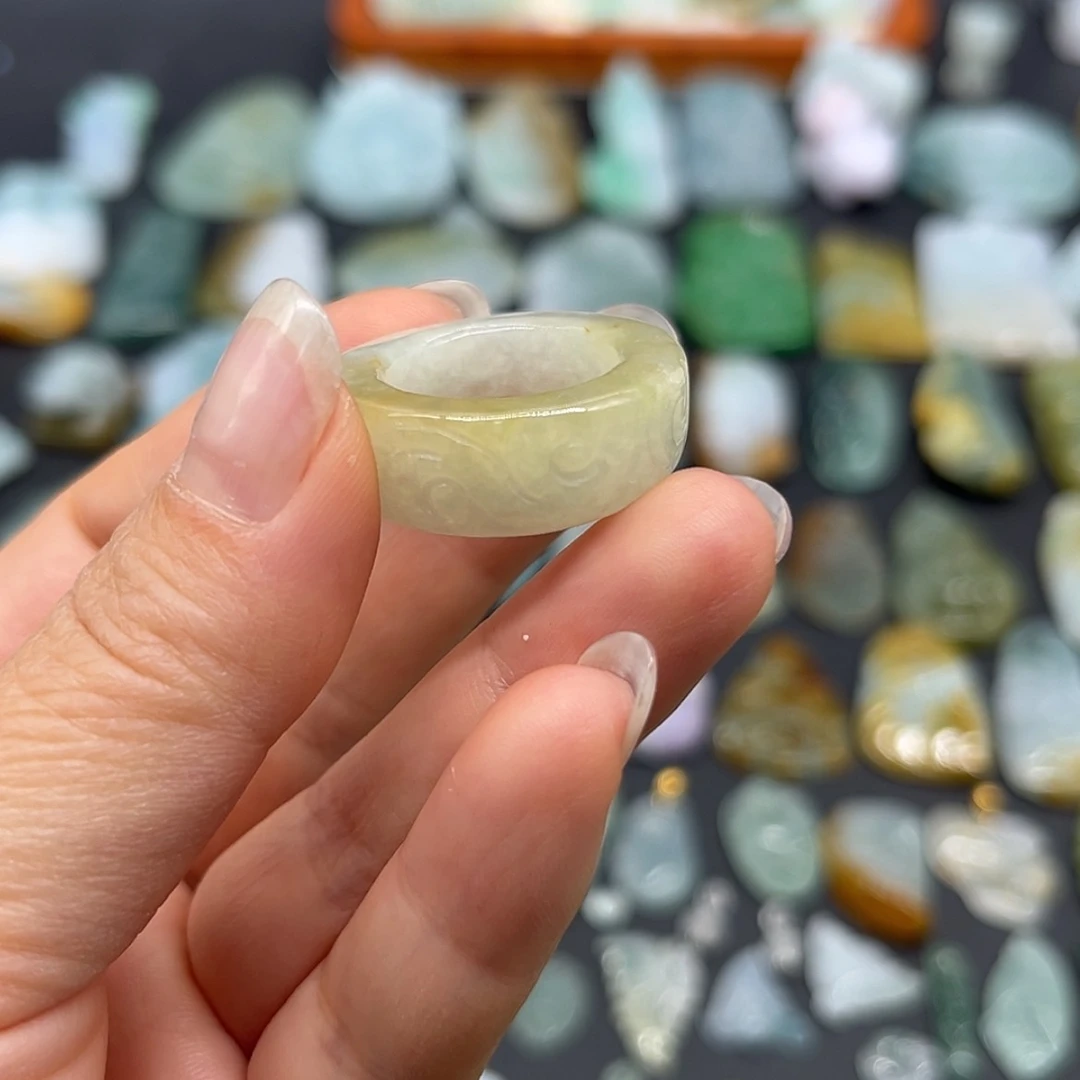 【闪购商品】翡翠颈饰未镶嵌玉环