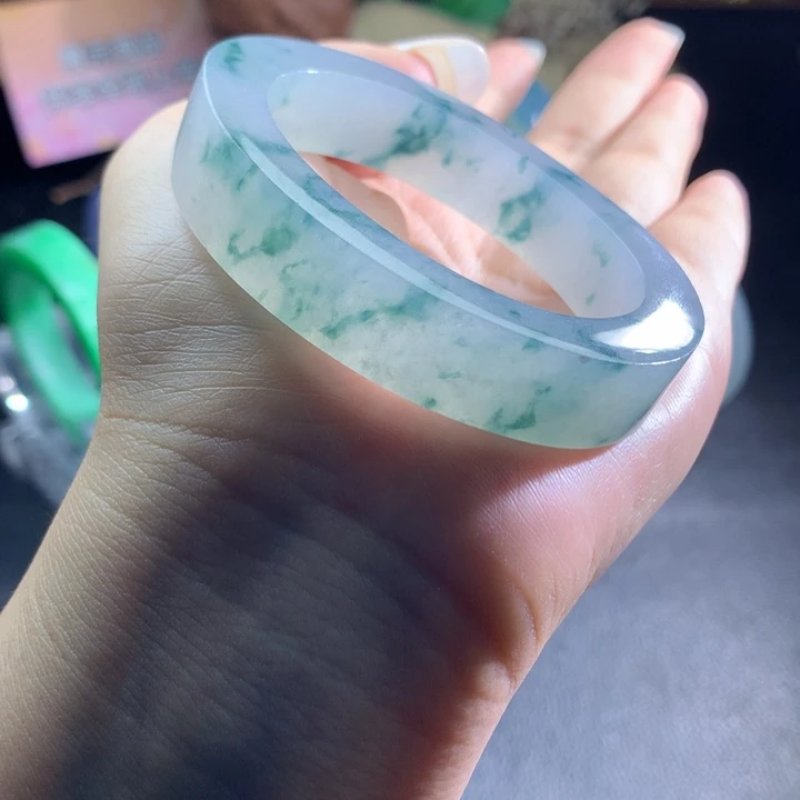 定制翡翠未镶嵌手镯