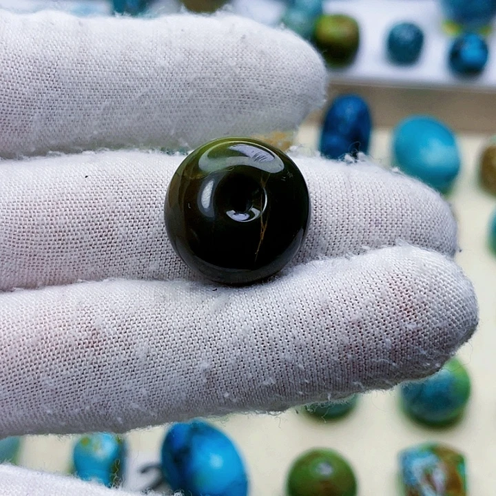 绿松石未镶嵌颈饰