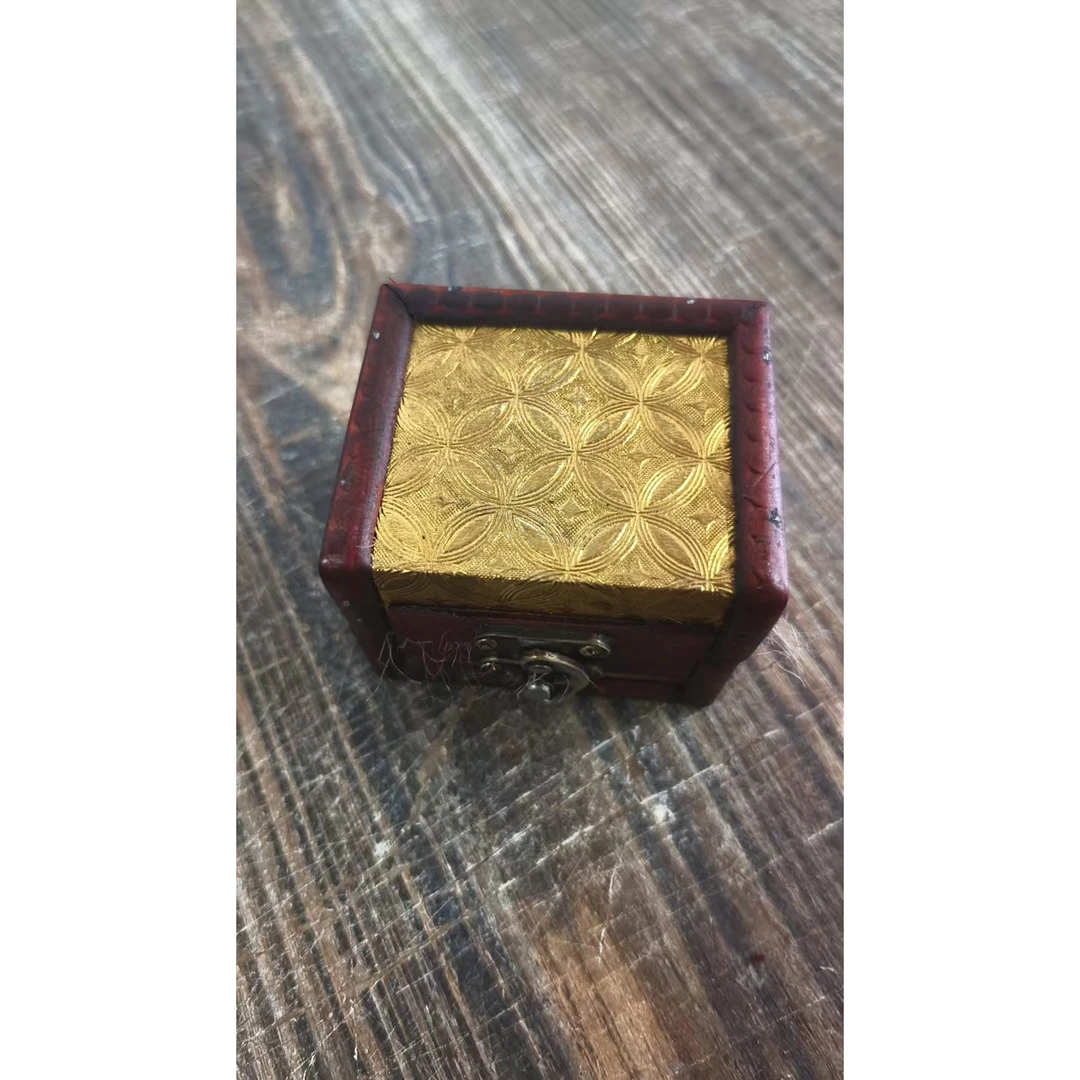 小红方木盒摆件（金三甄选）开