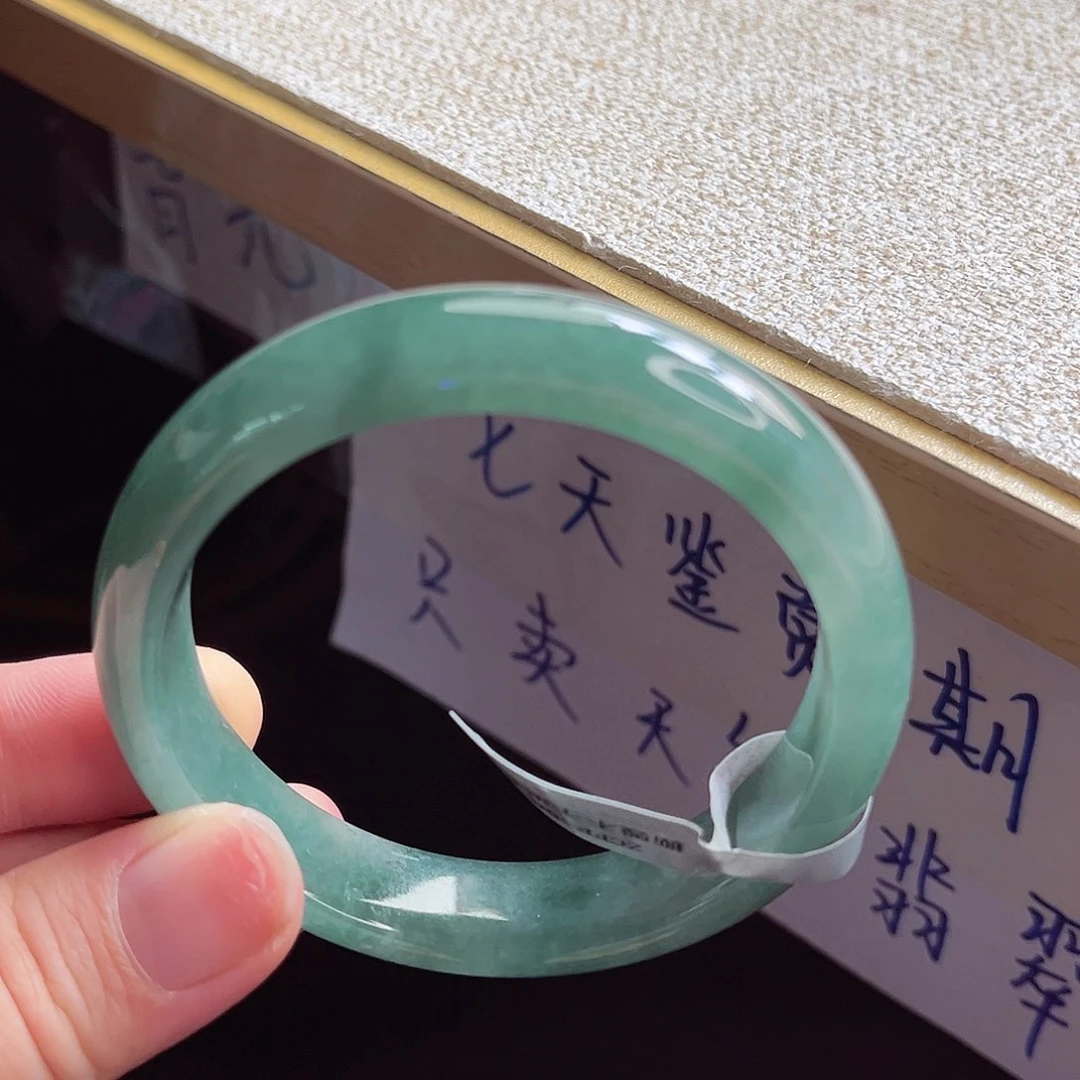翡翠手镯未镶嵌手镯