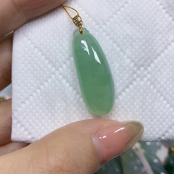 翡翠18K金镶嵌颈饰挂件