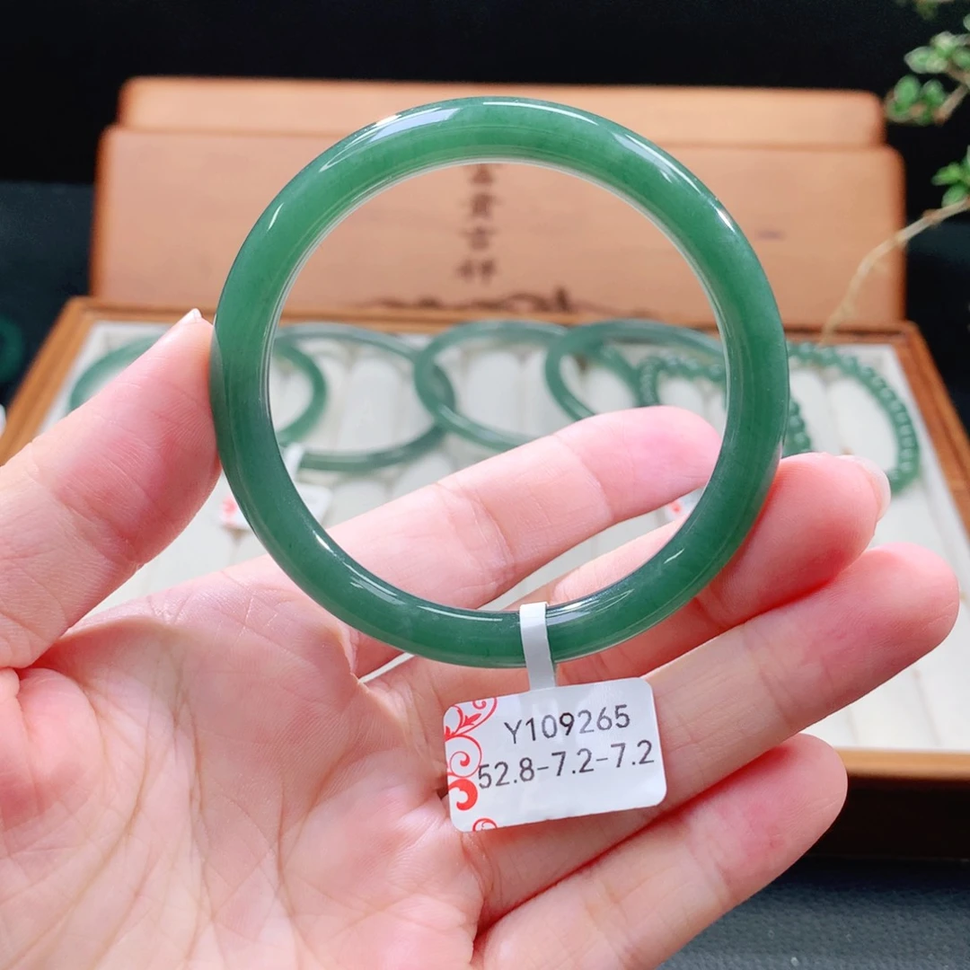 翡翠手镯（圆镯）未镶嵌