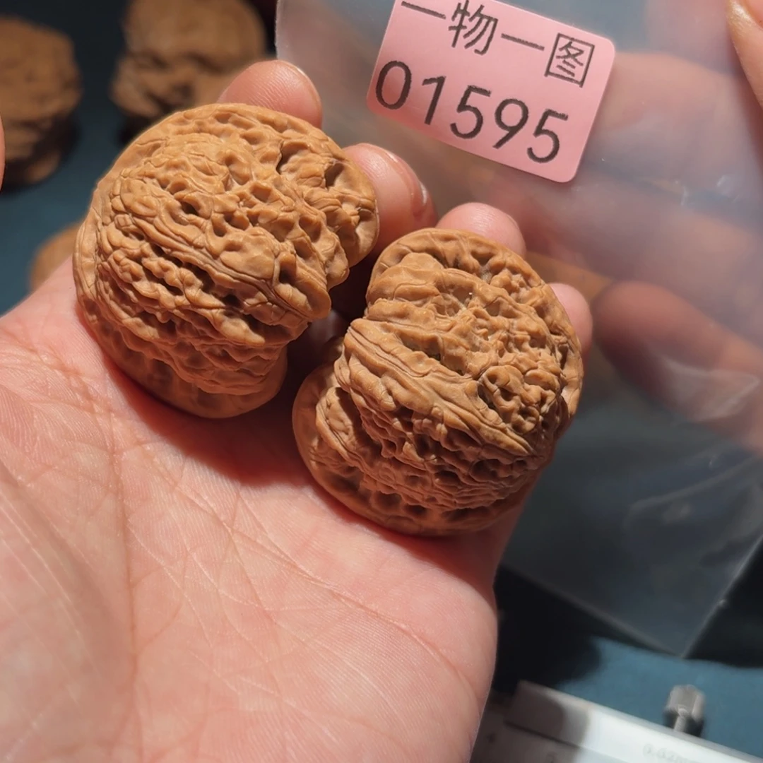 文玩核桃吊坠红玛瑙