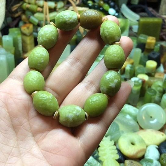 未镶嵌岫玉吊坠岫