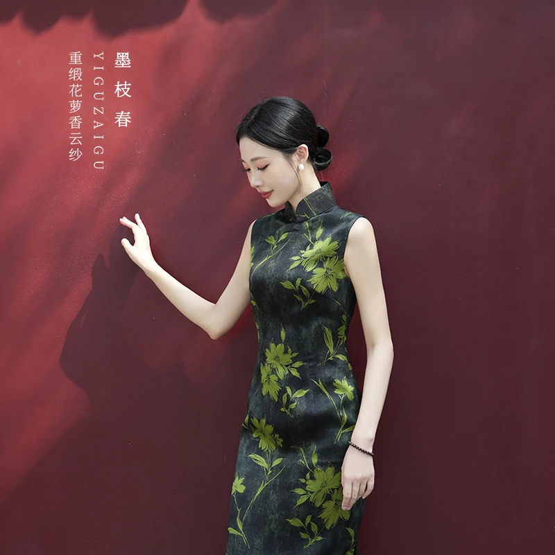 墨枝春/一顾再顾旗袍2025新款女新中式无袖绿色港工长款日常国风