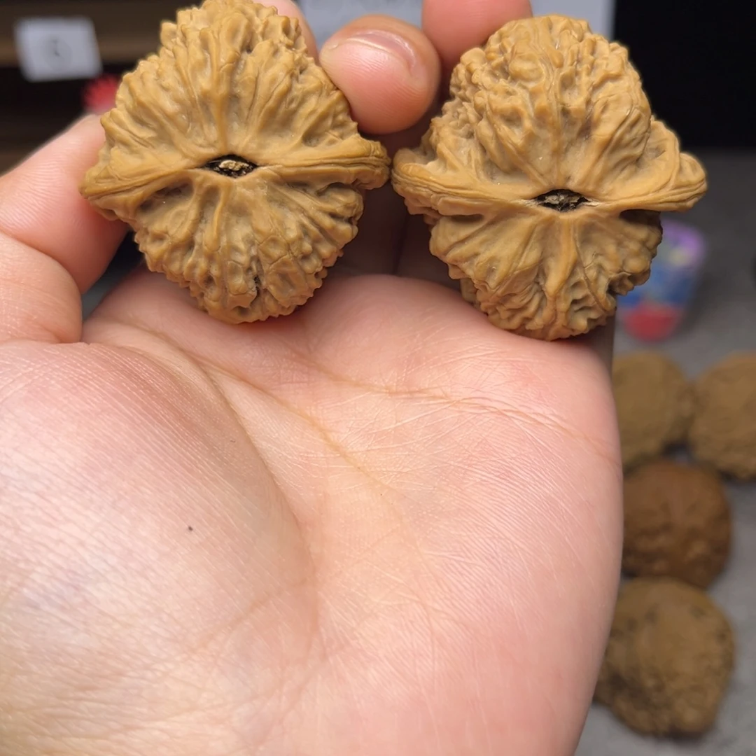 闫***子文玩核桃把件涿鹿南疆石