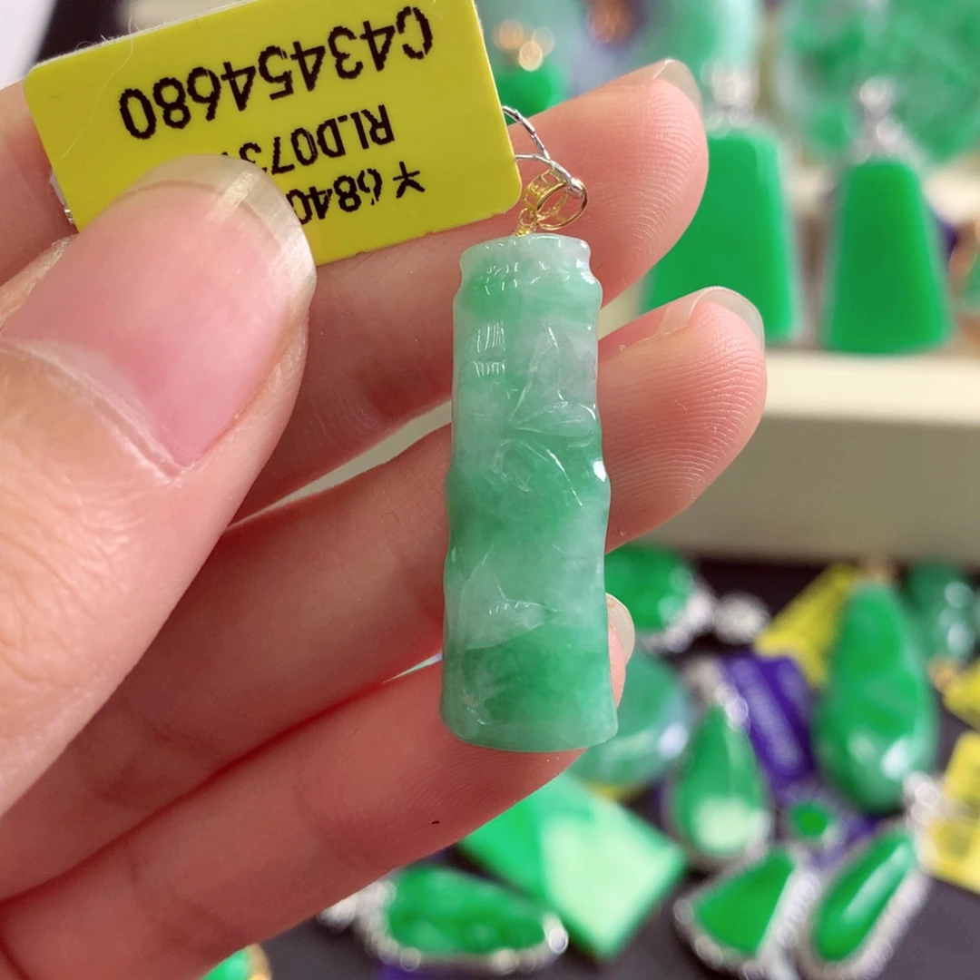 吊坠(不含链)18K金镶嵌翡翠