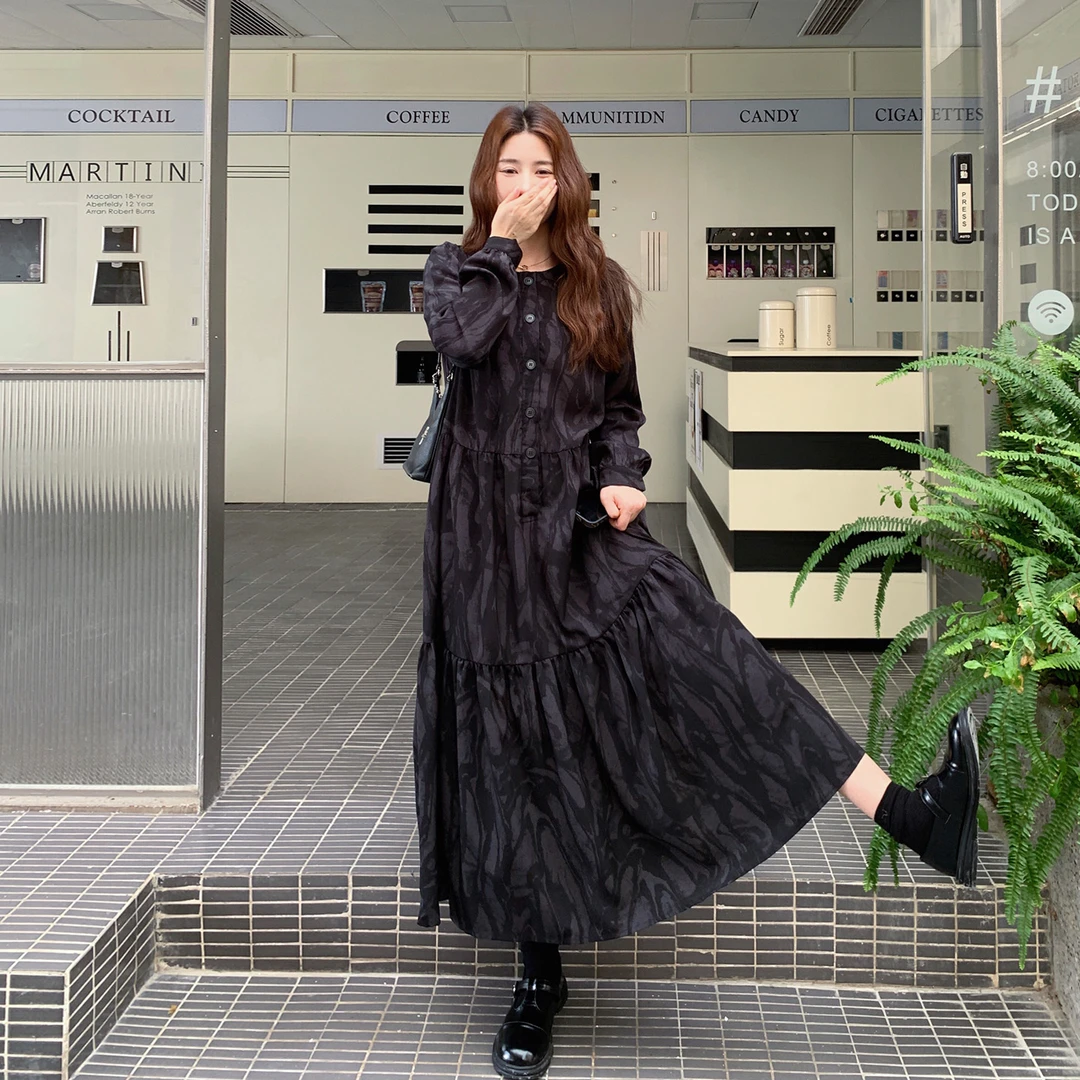 黑色印花设计感长袖早秋连衣裙女2025新款复古慵懒风收腰气质长裙