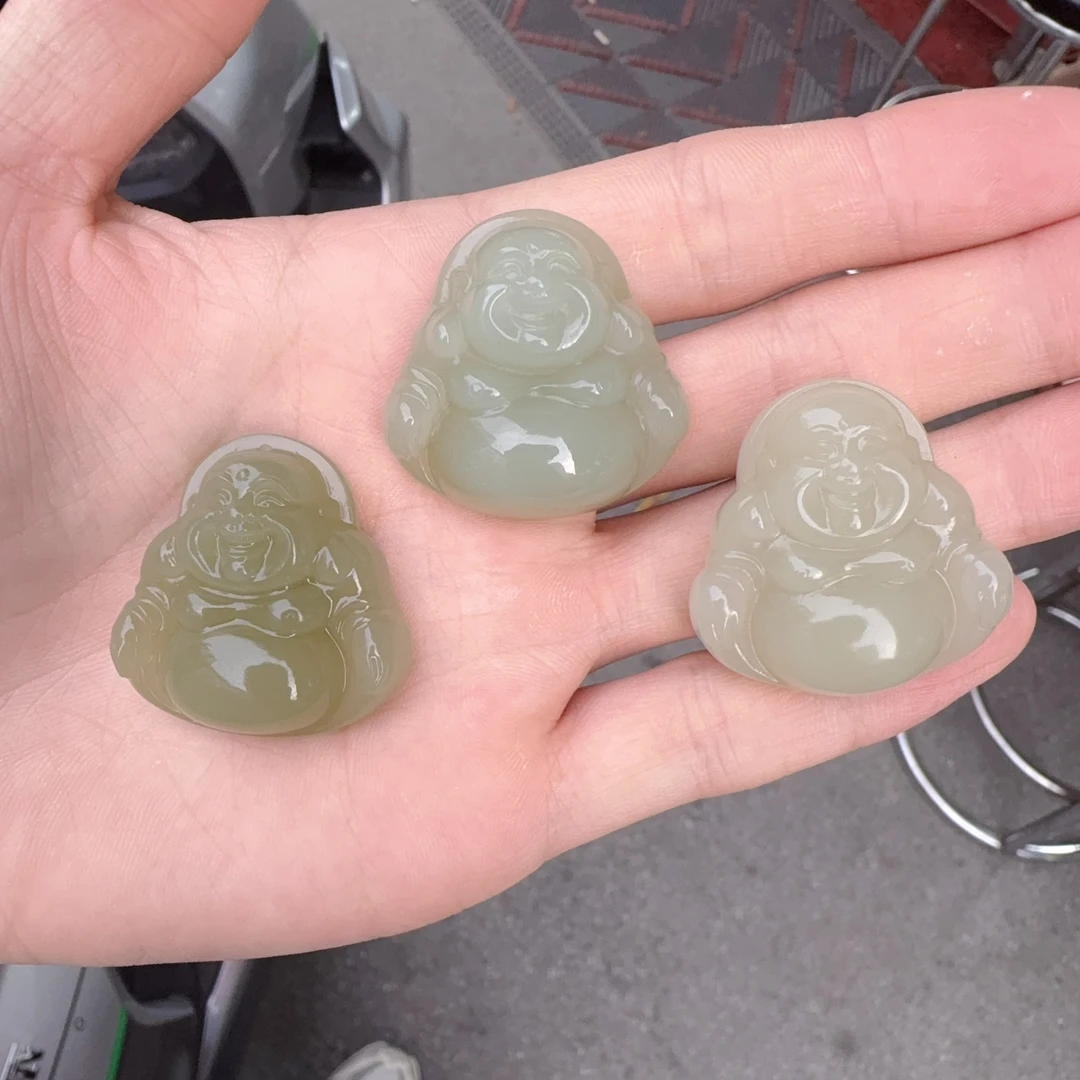 天然和田玉晴水佛公吊坠约35mm左右多样性拍一发一r