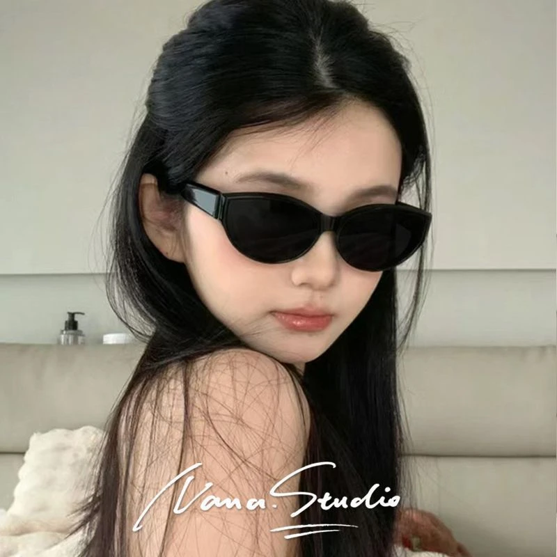 jennie同款墨镜女户外拍照墨镜太阳镜复古辣妹猫眼显脸小眼镜女