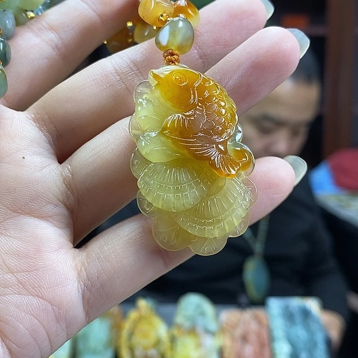 蛇纹石玉未镶嵌颈饰