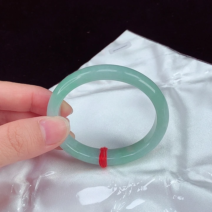 翡翠手镯未镶嵌翡翠贵妃