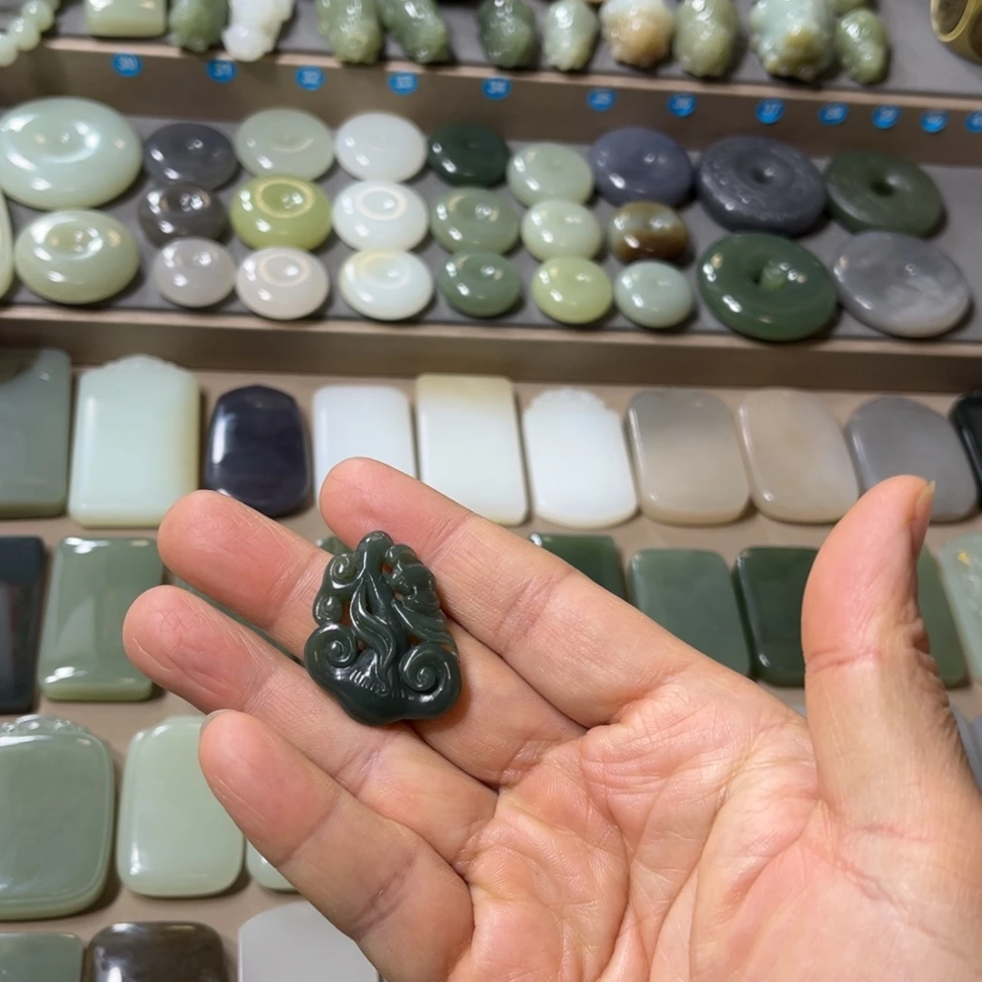 和田玉未镶嵌颈饰