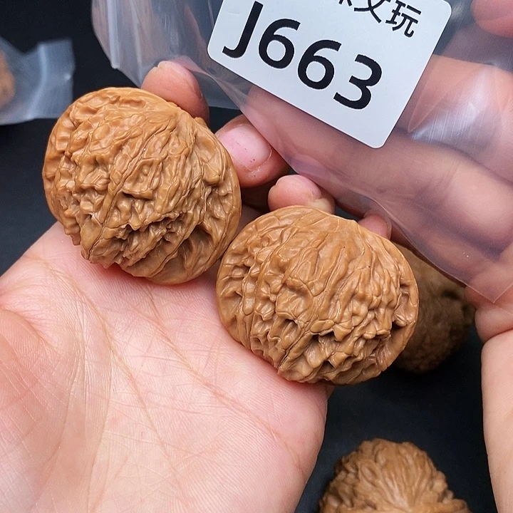 意***离桃核吊坠J663磨盘
