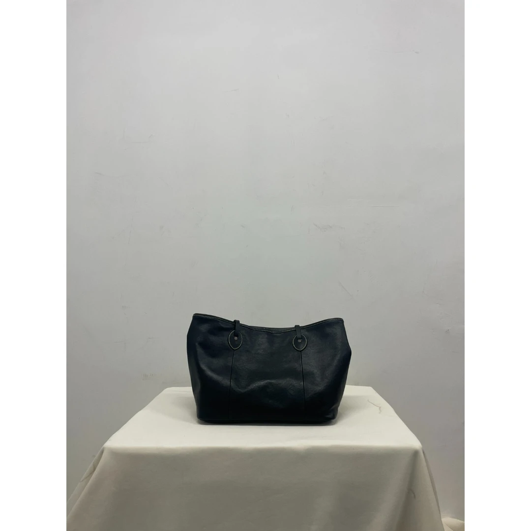 2024秋冬新款时尚通勤真皮女包 68802