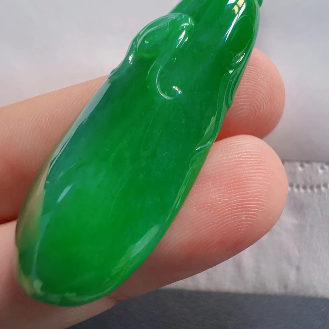 颈饰18K金镶嵌翡翠