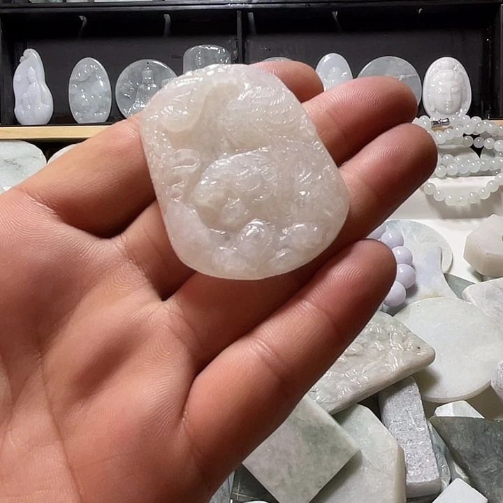 翡翠未镶嵌吊坠(不含链)翡翠牌子