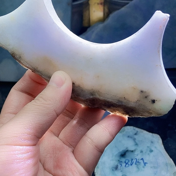 翡翠未镶嵌颈饰毛料73