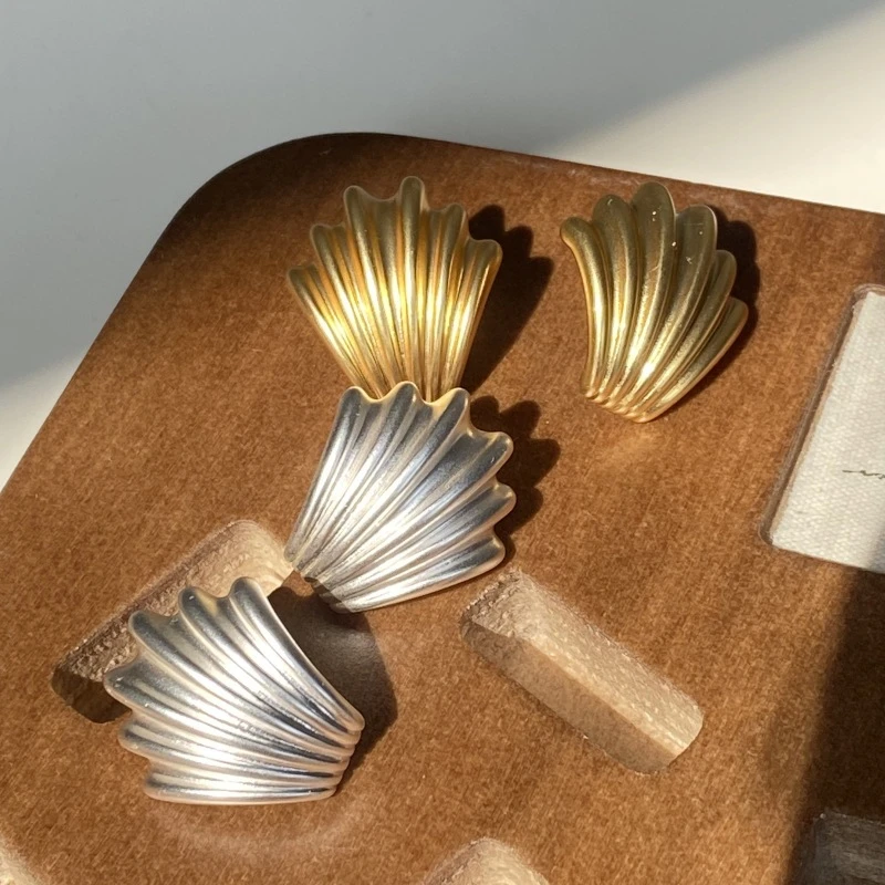 黄铜耳饰 欧美度假风金色贝壳耳环时尚百搭简约高级感冷淡风耳饰