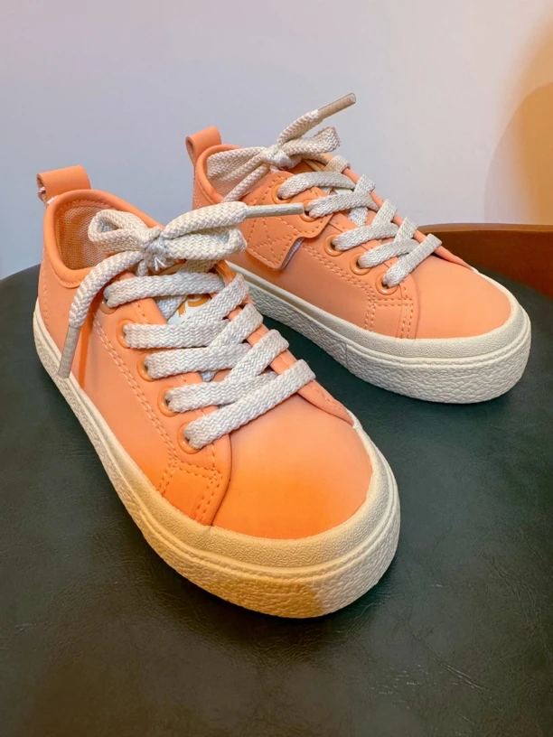 1男女童鞋。听主播口令下单。按价格去拍 ，备注编号＋尺码