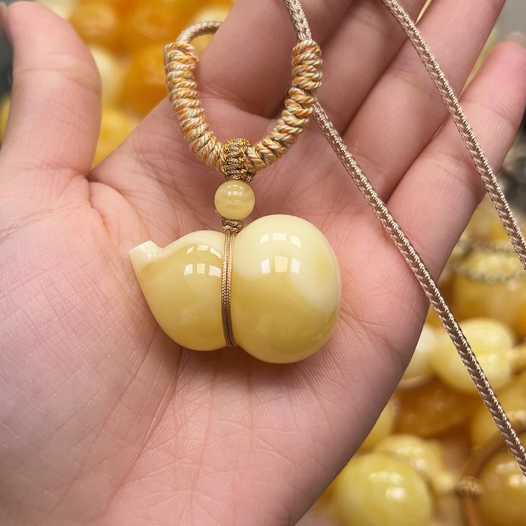 琥珀未镶嵌颈饰蜜蜡