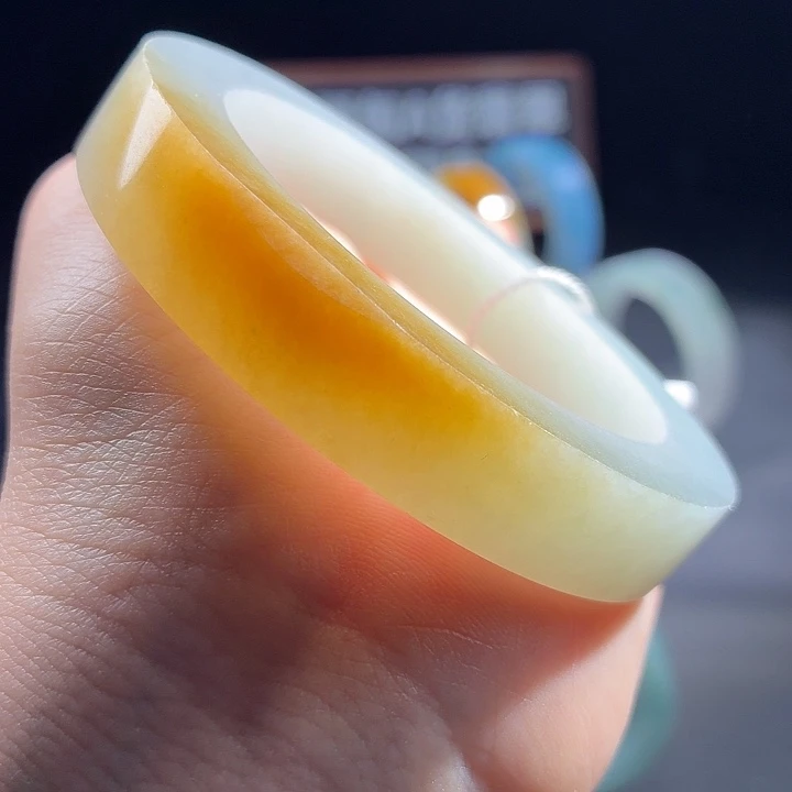 定制翡翠未镶嵌翡翠手镯
