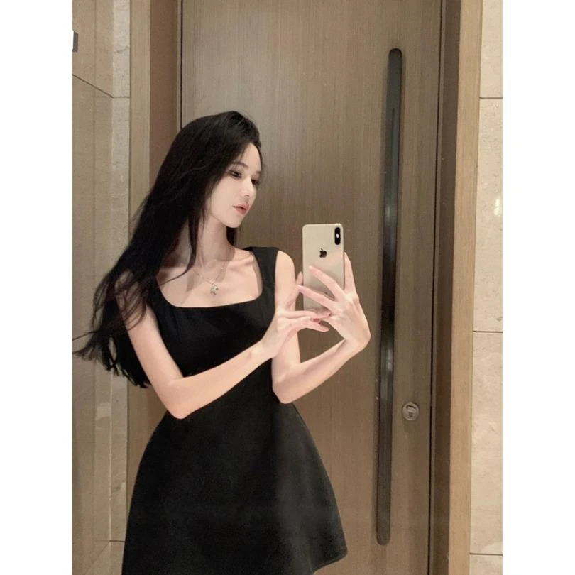 法式赫本风方领吊带连衣裙女春季修身蓬蓬短裙高级感收腰黑色裙子