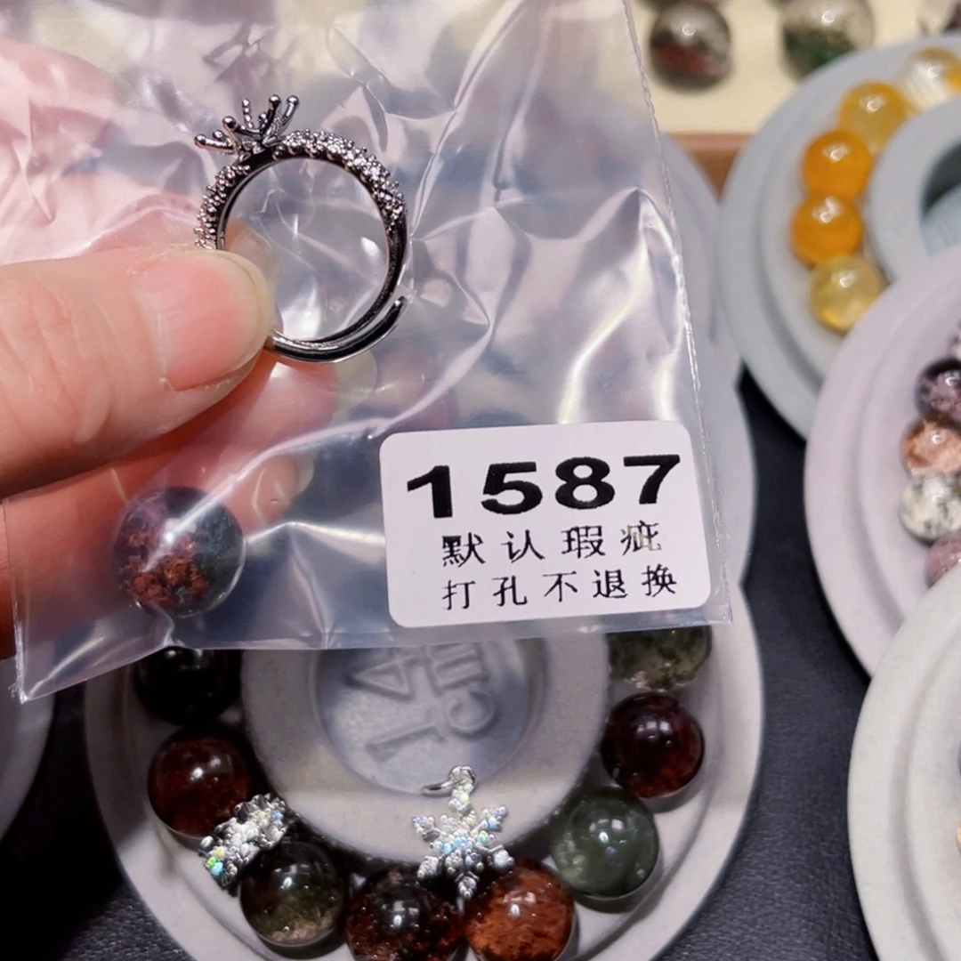 丽***莎水晶吊坠(不含链)未镶嵌不退不换