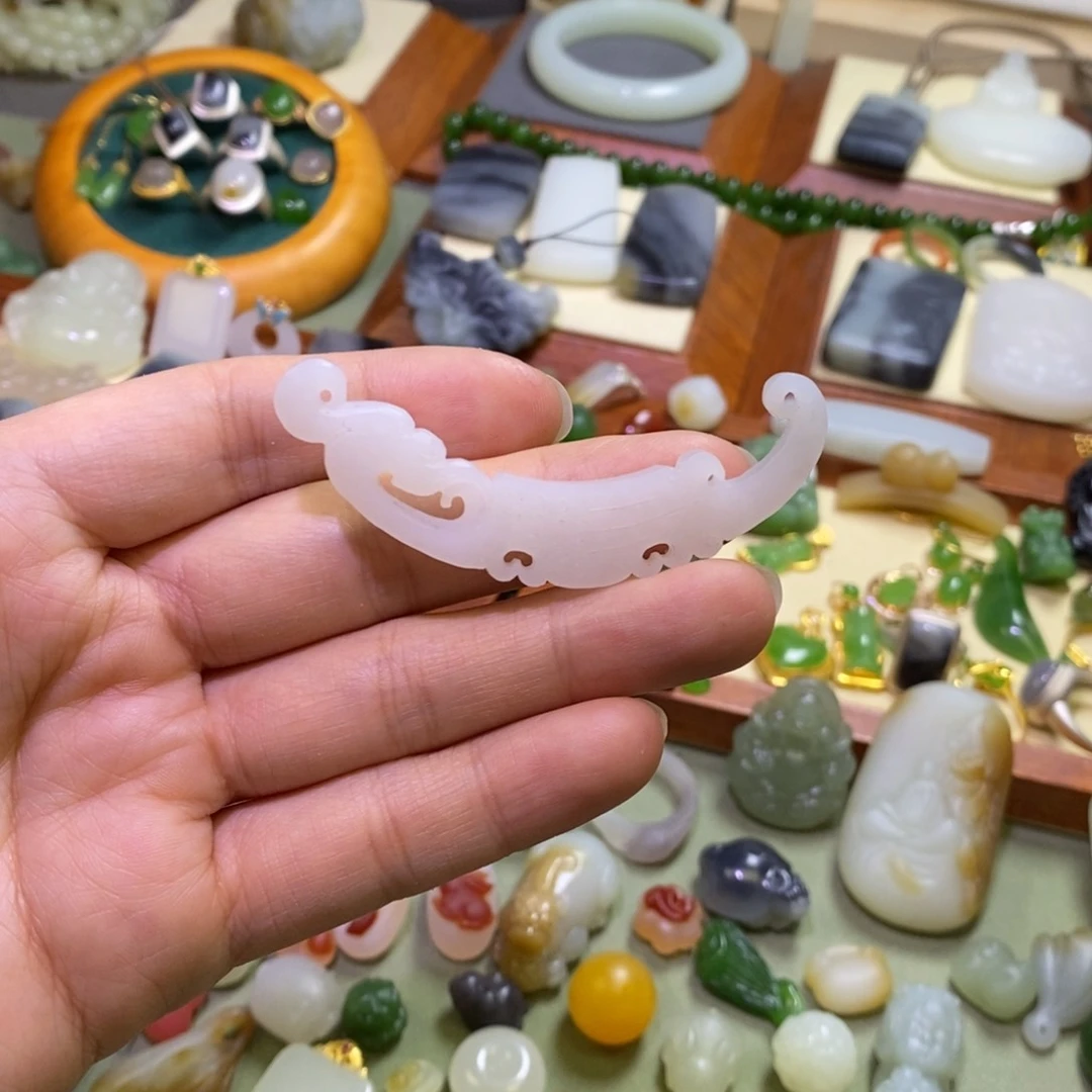 和田玉颈饰未镶嵌