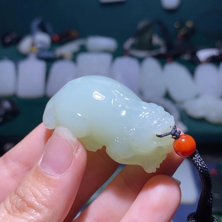 和田玉颈饰未镶嵌貔貅