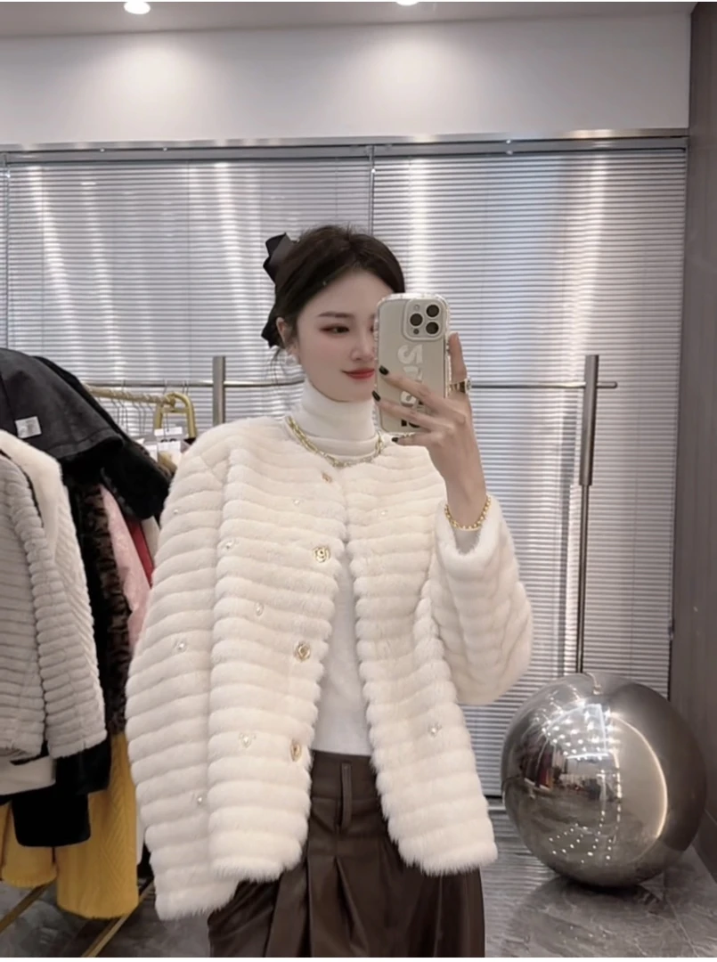 2025海宁外套冬新款高端轻奢小香风短款外套