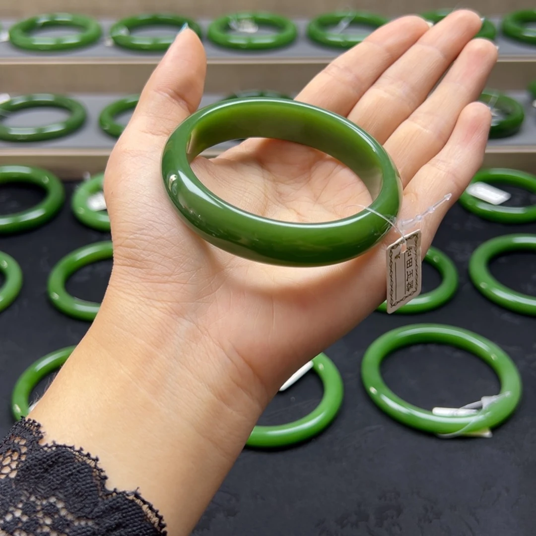 和田玉（碧玉）手镯未镶嵌阳绿（底子很细腻）