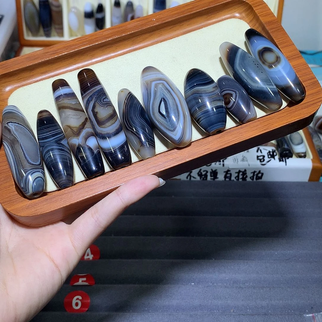 沐***）玛瑙/玉髓未镶嵌颈饰