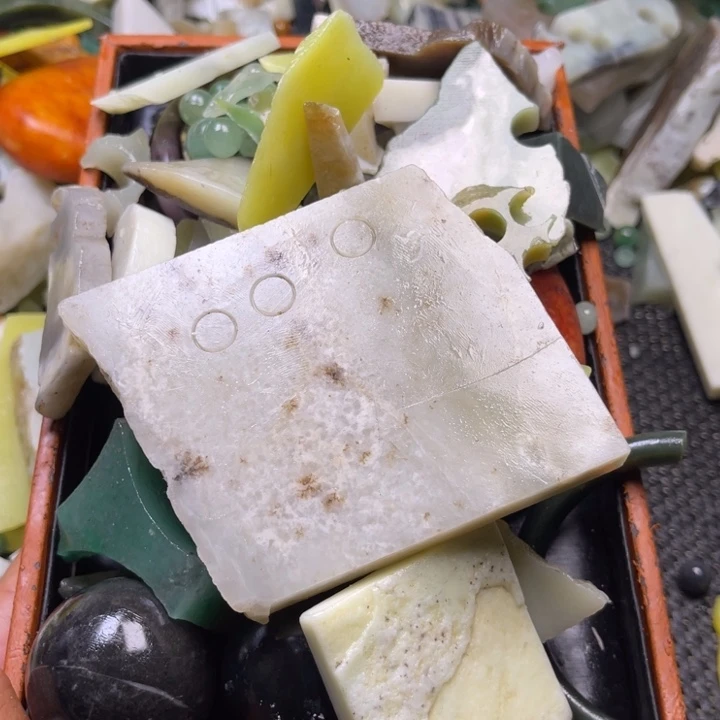 和田玉（糖玉）未镶嵌挂件用****1